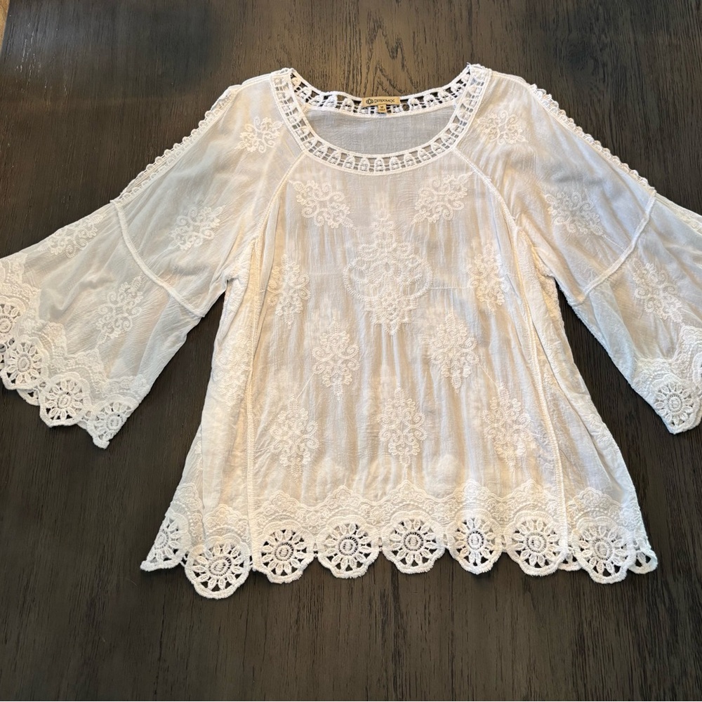 Democracy White Lace Cold Shoulder Blouse, Size Medium